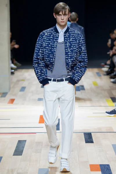 Look 32